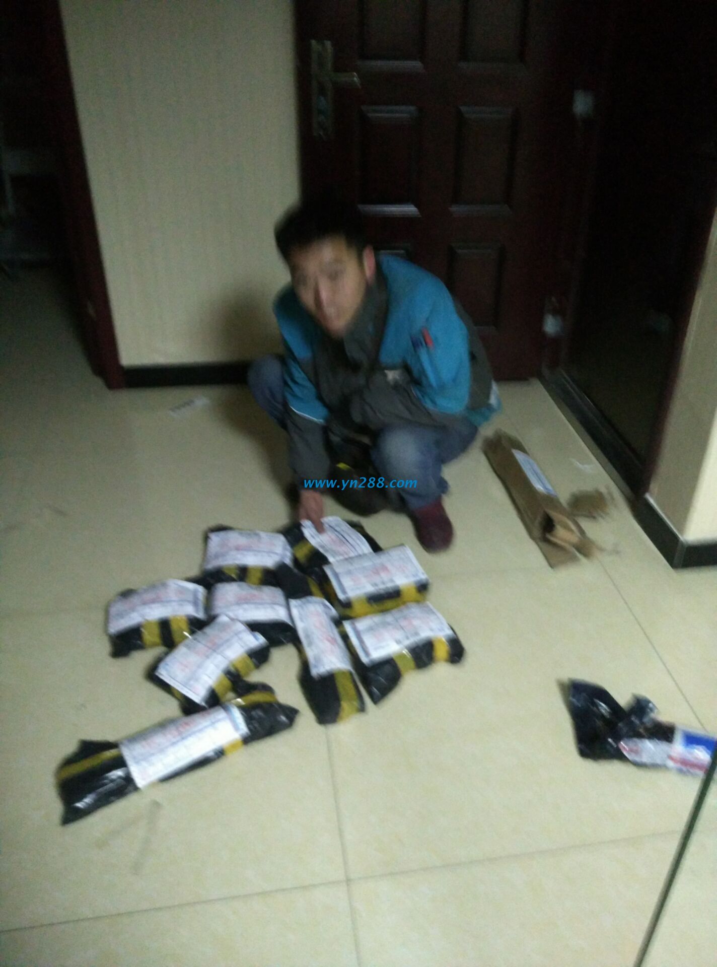  武安小夫妻帶寶寶來找手工活，沒有編號被婉拒