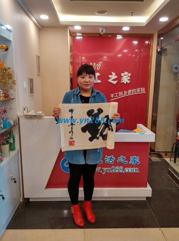鄭州美女在家做手工活珠繡，打算組織周圍姐妹一起做(圖1)