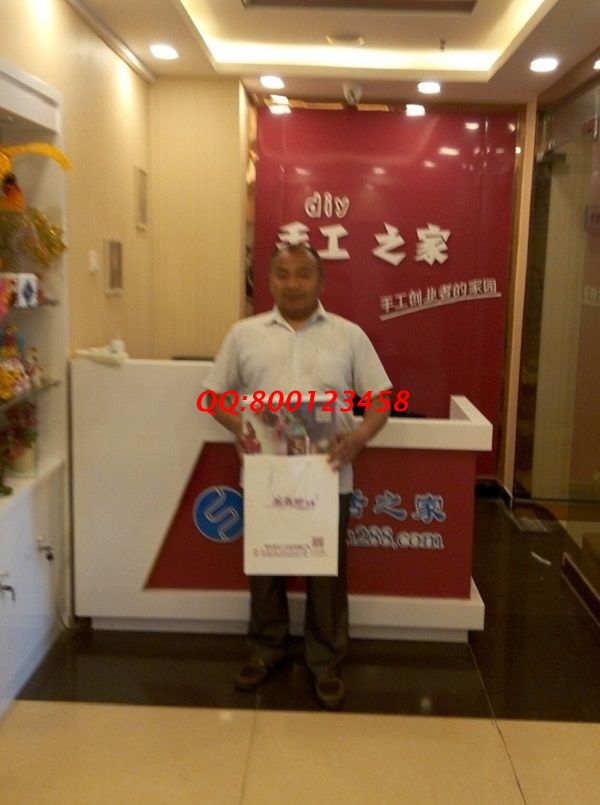 河南淅川縣百先生來手工活之家考察，欲組織當(dāng)?shù)亻e散人員做手工活(圖1)