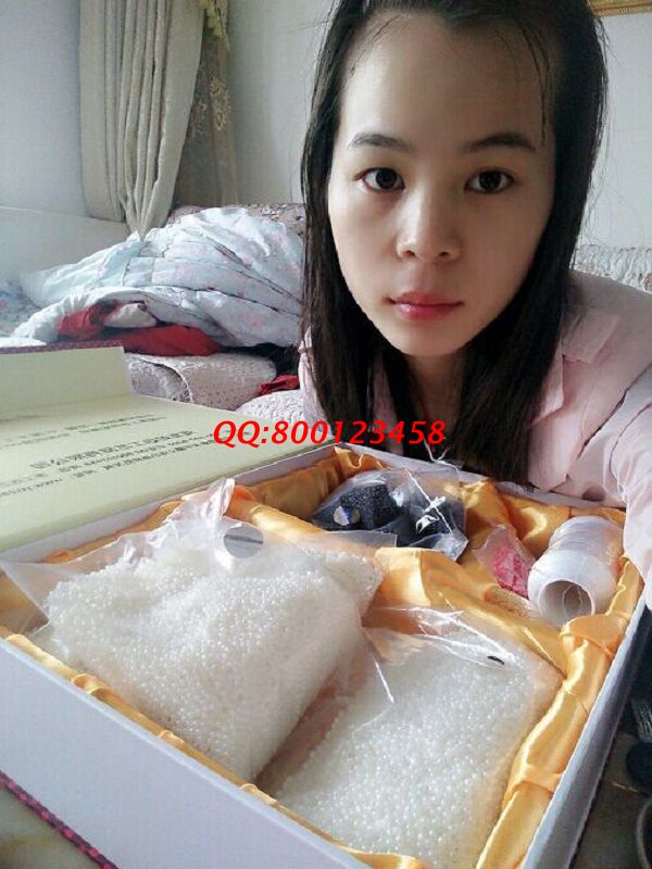 重慶在校大學(xué)生吳女士業(yè)余時間兼職做手工活串珠繡賺生活費 重慶在校大學(xué)生吳女士業(yè)余時間兼職做手工活串珠繡賺生活費(圖1)