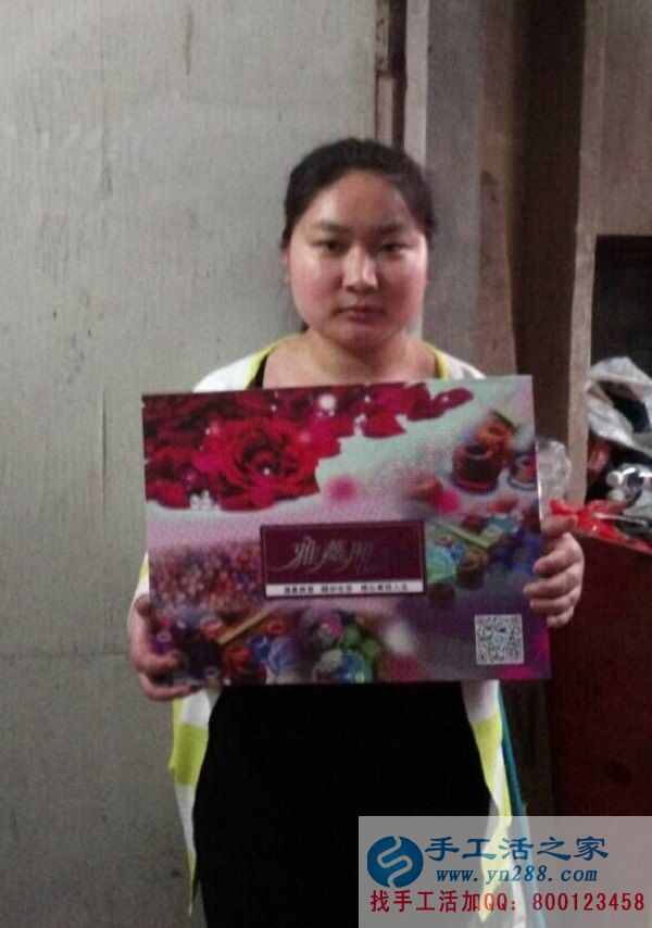 帶孩子?jì)D女也能做的手工活，浙江杭州牟女士在家做手工活串珠繡掙錢(qián)(圖1)