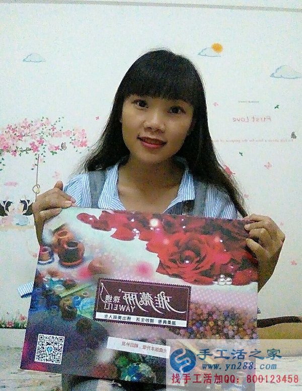 海南三亞雷女士在家做手工活串珠繡賺錢，自稱比上班都強(qiáng)！(圖1)