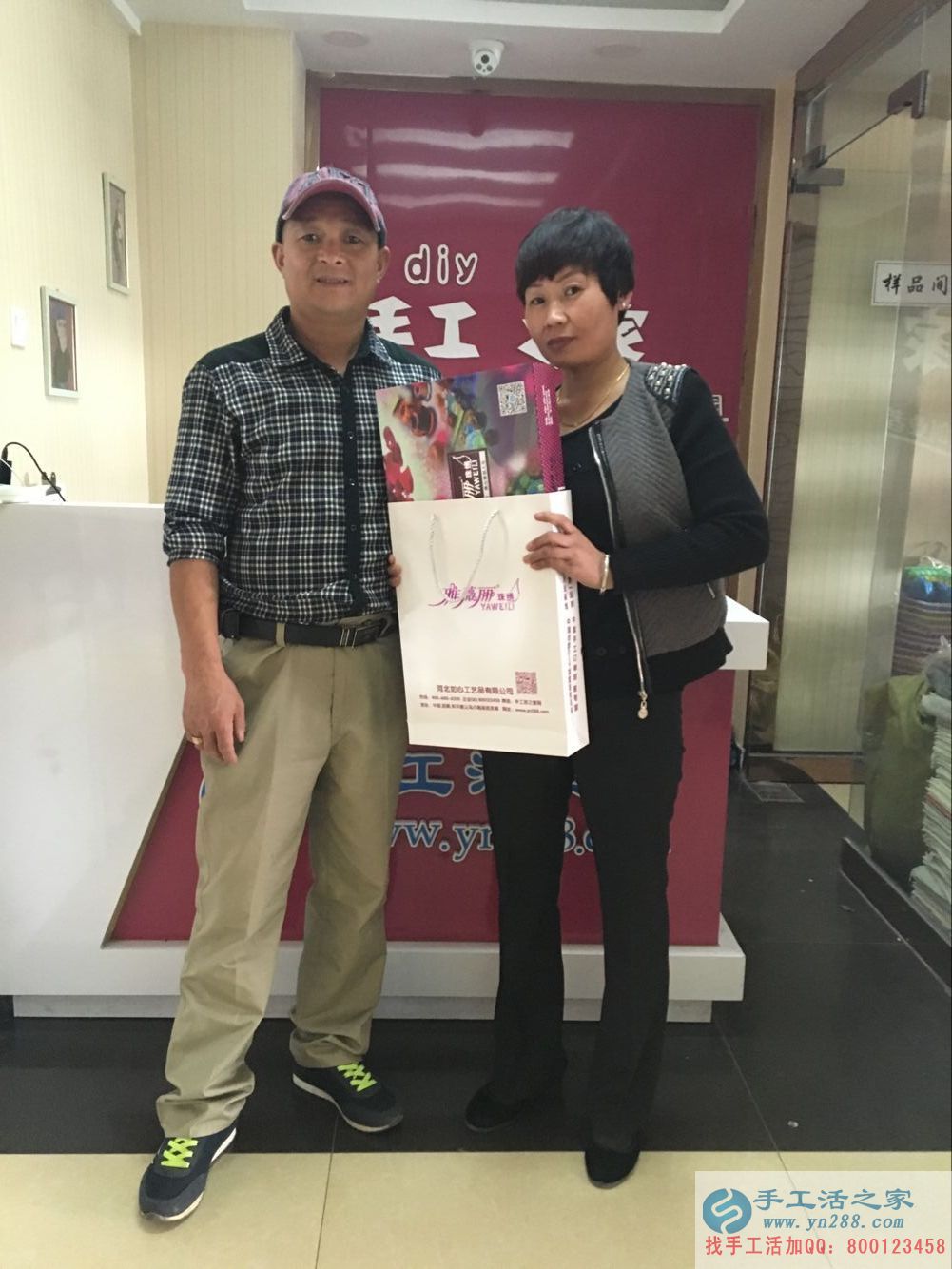 在家能做的兼職，邢臺理發(fā)店老板前來手工活之家做串珠加工外發(fā)