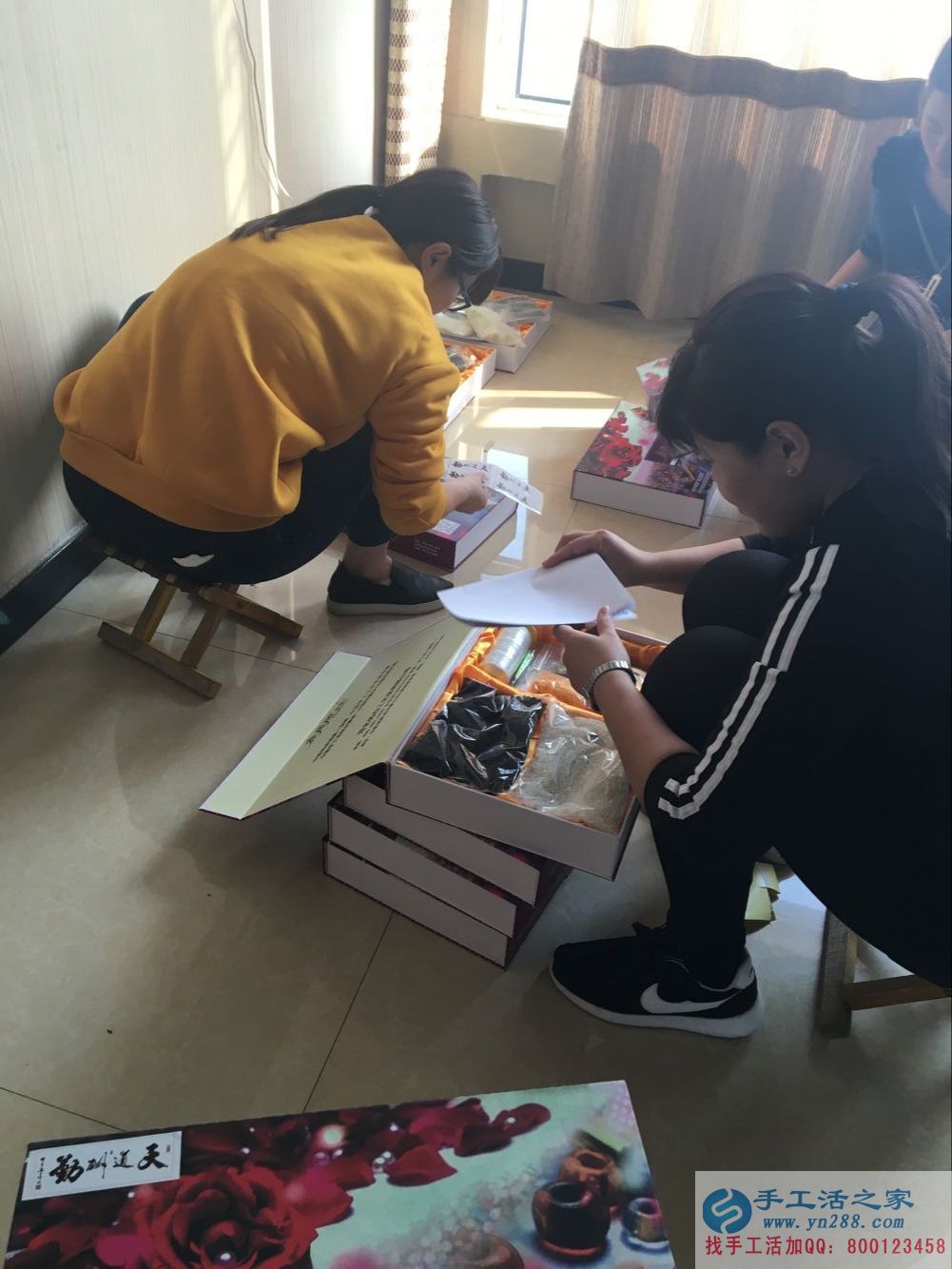 在家能做的兼職，邢臺理發(fā)店老板前來手工活之家做串珠加工外發(fā)