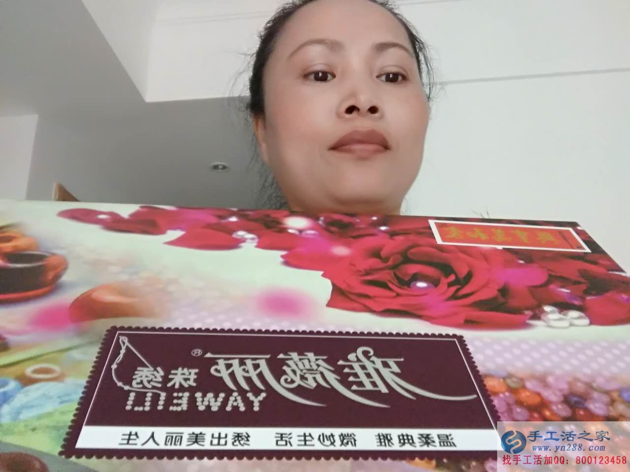 福建福州黃女士在家加工手工活串珠繡賺錢補貼家用 福建福州黃女士在家加工手工活串珠繡賺錢補貼家用