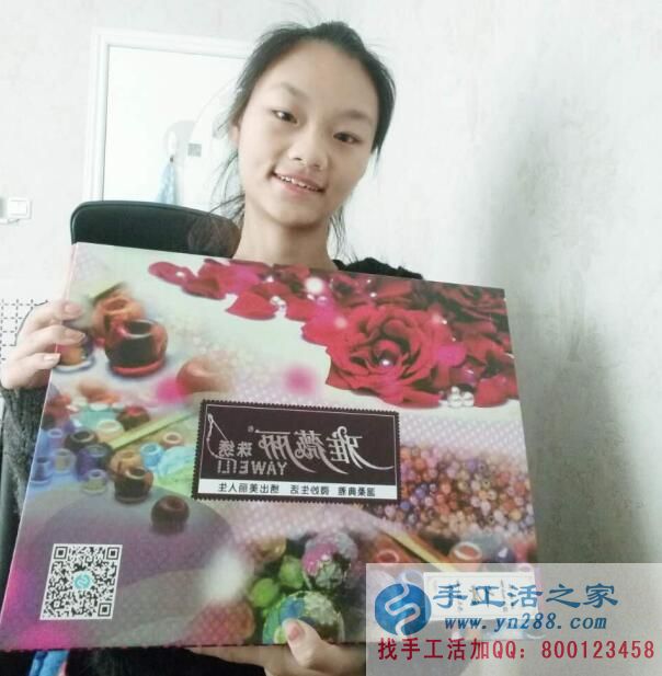 河南新鄉(xiāng)蔣女士找到在家賺錢的方法，做在家串珠手工活