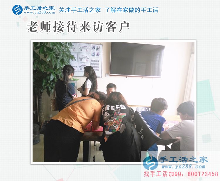 帶著孩子做手工，河北邢臺代女士堅持在家做手工活賺錢(圖2)
