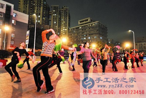 廣場舞跳出來的財(cái)富，河南淮陽彭女士在家做手工活為兒女減壓做貢獻(xiàn)