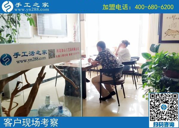 樸素能干，重慶黃女士一直在上班之外還做手工活賺錢