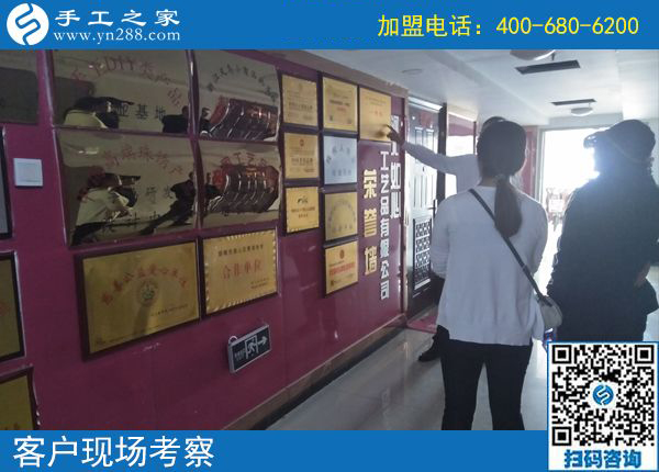 服裝不好賣，廣西崇左韋女士找到正規(guī)串珠手工活加工項目掙錢補貼