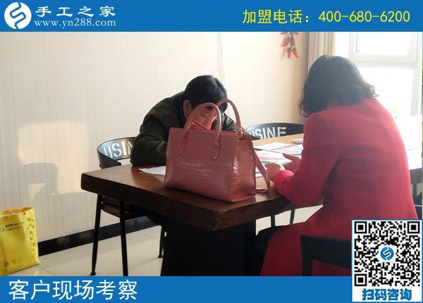 11月2日，哪里有在家做的手工活？那么多人選擇了這個(gè)彩珠繡免押金手工活。手工之家接待考察加工客戶剪影