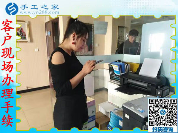 12月11日，手工活在家賺錢，賺錢的手工活加盟項目就是珠繡外發(fā)手工活，手工之家接待考察加工客戶剪影