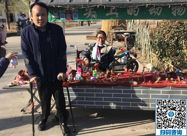 讓更多的民間手工和民間手工藝人在這個(gè)舞臺(tái)上一起高飛！------記手工之家郝總到訪糧畫小鎮(zhèn)，探訪草編大師李素云
