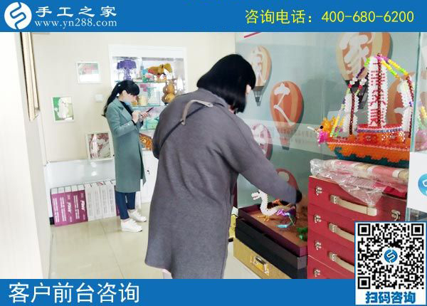 足不出戶，河北石家莊寶媽康女士帶著孩子做手工活加工賺錢