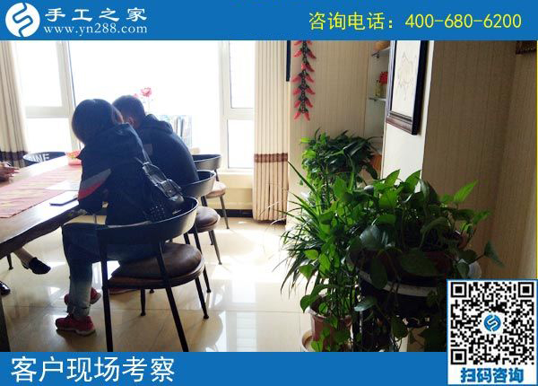 3月27日，返鄉(xiāng)農(nóng)民工的創(chuàng)業(yè)好項目就是這里免押金的手工活外發(fā)加工項目，手工之家接待考察加工客戶剪影