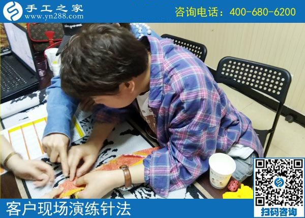 4月22日，正規(guī)供料的手工活，按時(shí)結(jié)算加工費(fèi)的手工活就是珠繡，手工之家接待考察加工客戶剪影