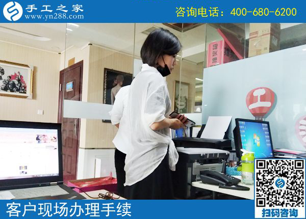小超市的新名片，河南開封常女士開店之余做珠繡外發(fā)手工活掙錢