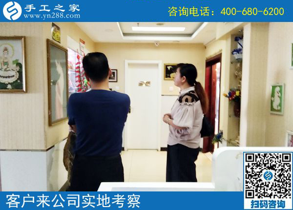 做好一個(gè)全職媽媽，廣西百色陸女士除了照顧家還做珠繡串珠外發(fā)手工活掙錢(qián)