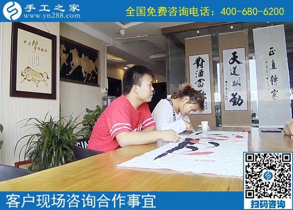 一起、一起，四川瀘州李女士做正規(guī)供料的手工活，帶著鄰居們掙錢