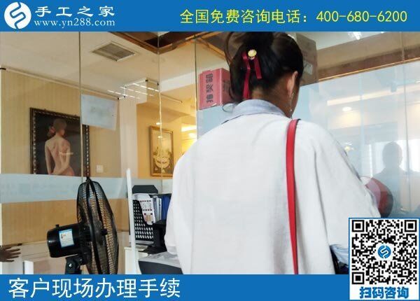能給孩子買他喜愛的，福建莆田許女士做正規(guī)供料的手工活掙錢后