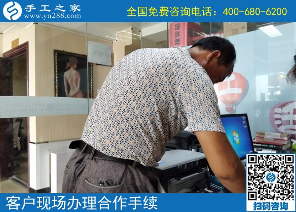 7月21日，在家賺錢的手工活，可以在家做的手工活就是珠繡串珠手工活外發(fā)，手工之家接待考察加工客戶剪影
