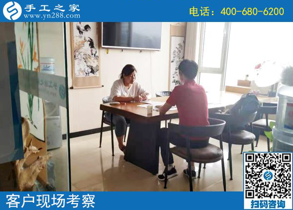 8月1日，拿回家做的手工活，大家都選擇勵(lì)志珠珠繡，手工之家接待考察加工客戶剪影