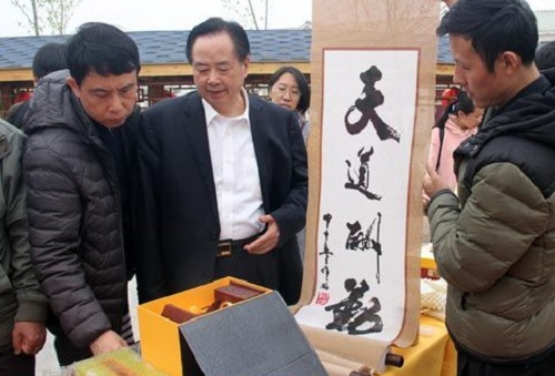 入選非遺的勵志珠珠繡這么火，這個珠繡手工是怎么回事？