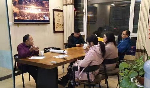 加大珠繡市場(chǎng)化、著重產(chǎn)品創(chuàng)新------記邯鄲學(xué)院文化產(chǎn)業(yè)管理專(zhuān)業(yè)主任一行到手工之家調(diào)研指導(dǎo)