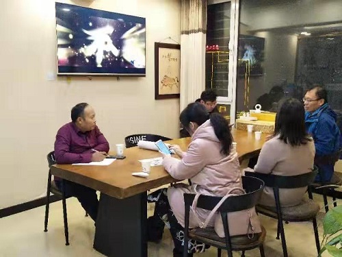 加大珠繡市場(chǎng)化、著重產(chǎn)品創(chuàng)新------記邯鄲學(xué)院文化產(chǎn)業(yè)管理專(zhuān)業(yè)主任一行到手工之家調(diào)研指導(dǎo)