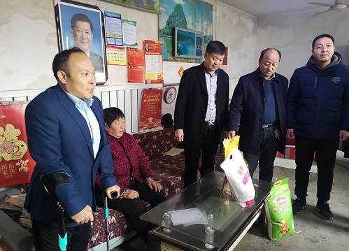 心懷公益、助力扶貧 --- --- 手工之家郝總與邯山區(qū)工商聯(lián)愛心企業(yè)家一起參加送溫暖春節(jié)慰問活動(dòng)