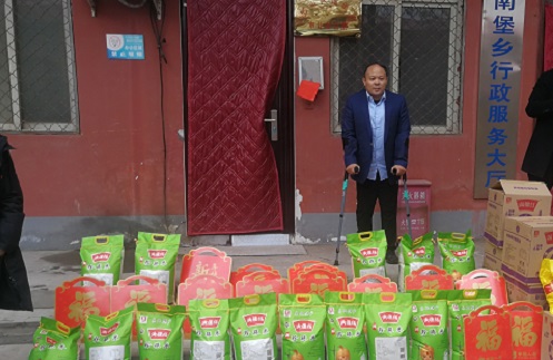 心懷公益、助力扶貧 --- --- 手工之家郝總與邯山區(qū)工商聯(lián)愛心企業(yè)家一起參加送溫暖春節(jié)慰問活動(dòng)