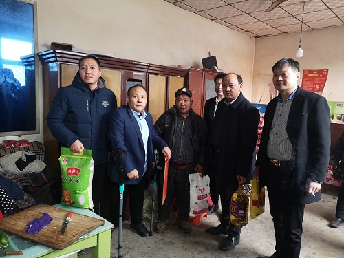 心懷公益、助力扶貧 --- --- 手工之家郝總與邯山區(qū)工商聯(lián)愛心企業(yè)家一起參加送溫暖春節(jié)慰問活動(dòng)
