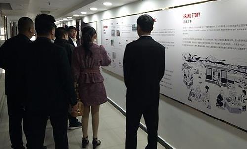 邯鄲市委宣傳部文化產(chǎn)業(yè)改革處張宗強(qiáng)處長、何文毅處長一行蒞臨手工之家參觀指導(dǎo)工作