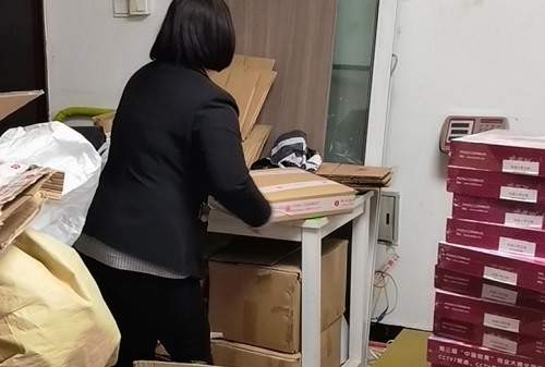 發(fā)貨、整理兩不誤------手工之家材料庫(kù)年終大盤點(diǎn)行動(dòng)開始發(fā)貨、整理兩不誤------手工之家材料庫(kù)年終大盤點(diǎn)行動(dòng)開始