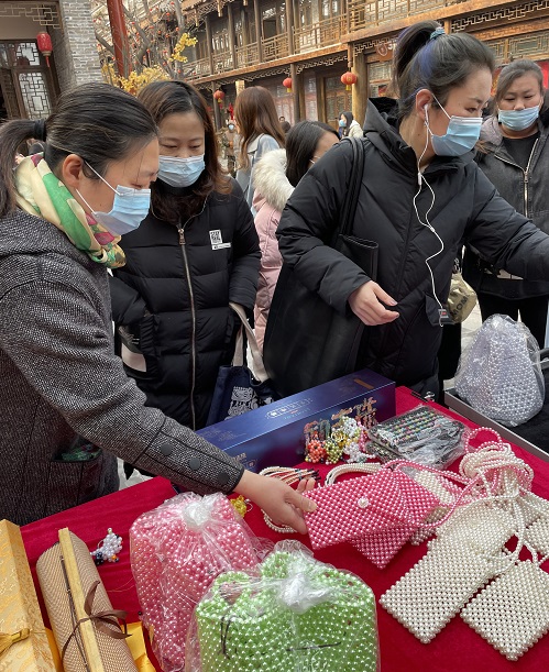 祝福三·八婦女節(jié)，勵志珠珠繡添風采！------記手工之家參加“幸福叢臺、巾幗添彩”手工藝品展