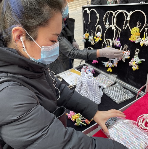 祝福三·八婦女節(jié)，勵志珠珠繡添風采！------記手工之家參加“幸福叢臺、巾幗添彩”手工藝品展