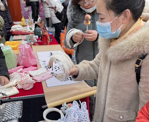 祝福三·八婦女節(jié)，勵志珠珠繡添風采！------記手工之家參加“幸福叢臺、巾幗添彩”手工藝品展