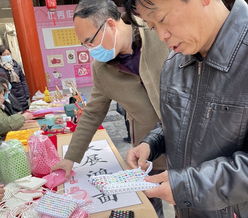 祝福三·八婦女節(jié)，勵志珠珠繡添風采！------記手工之家參加“幸福叢臺、巾幗添彩”手工藝品展