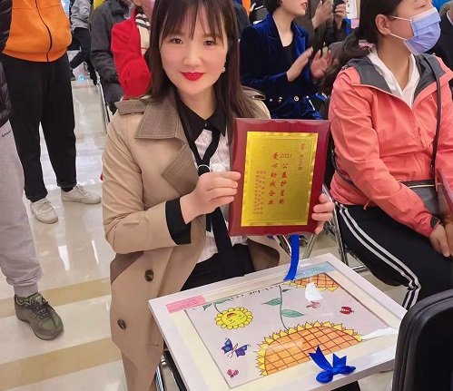 一起給他們關(guān)注、關(guān)心、關(guān)愛-----記手工之家受邀參加藍(lán)絲帶行動(dòng)之孤獨(dú)癥孩子“有畫與你講”公益畫展
