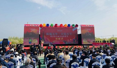 珠繡非遺項目展風(fēng)采，助力邱縣文冠果花節(jié)----記邱縣第六屆文冠果花節(jié)勝利開幕