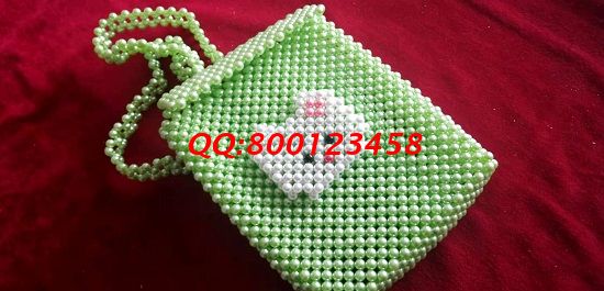6月24日，可以帶回家做的手工活，珠繡手工活外發(fā)加工項(xiàng)目適合你、我、他和她，圖為勵志珠珠繡新款珠包成品實(shí)拍