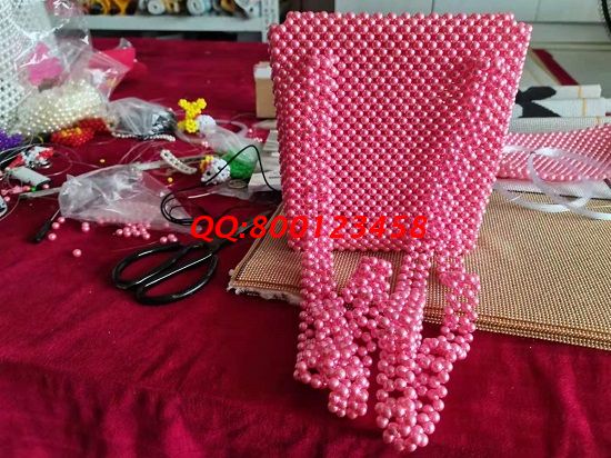 6月26日，靠譜的手工活加工項(xiàng)目，找可以寄到家做的手工活應(yīng)該知道這些，圖為勵(lì)志珠珠繡新款珠包成品實(shí)拍
