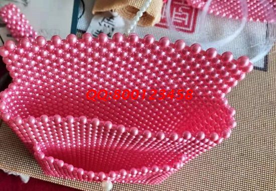 6月26日，靠譜的手工活加工項(xiàng)目，找可以寄到家做的手工活應(yīng)該知道這些，圖為勵(lì)志珠珠繡新款珠包成品實(shí)拍