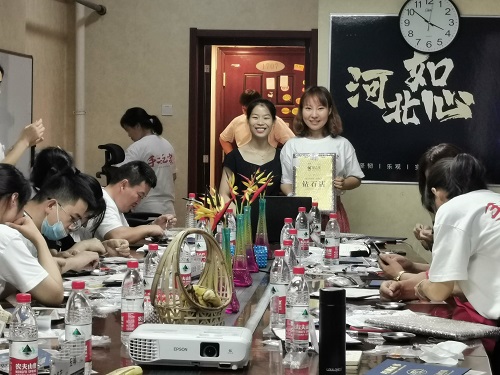 一起行動(dòng)，相互合作，達(dá)成目標(biāo)！------記手工之家材料倉庫備貨有感