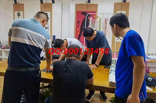 7月2日，可以寄到家做的手工活，簡單好做的勵(lì)志珠珠繡，大家都喜歡、都想做，村領(lǐng)導(dǎo)帶隊(duì)來考察。手工之家接待考察加工客戶剪影