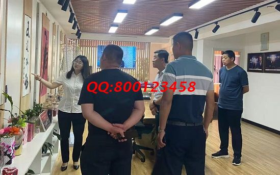 7月2日，可以寄到家做的手工活，簡單好做的勵(lì)志珠珠繡，大家都喜歡、都想做，村領(lǐng)導(dǎo)帶隊(duì)來考察。手工之家接待考察加工客戶剪影
