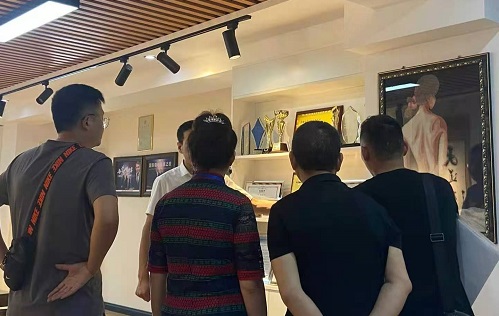 以珠繡手工為紐帶，做好居家就業(yè)創(chuàng)業(yè)-------記四川南充殘聯(lián)合作考察團(tuán)在手工之家