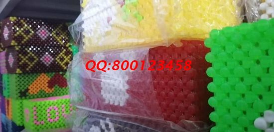 8月16日，在家賺錢(qián)的手工活，可以寄到家做的手工活，勵(lì)志珠珠繡外發(fā)手工活有這樣的服務(wù)，圖為勵(lì)志珠珠繡串珠產(chǎn)品實(shí)拍