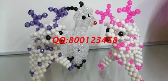 8月17日，找正規(guī)可靠的手工活加工項目，手工之家的手工活代理加工項目造福了很多人，圖為勵志珠珠繡串珠小飾品實拍