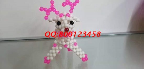 8月17日，找正規(guī)可靠的手工活加工項目，手工之家的手工活代理加工項目造福了很多人，圖為勵志珠珠繡串珠小飾品實拍